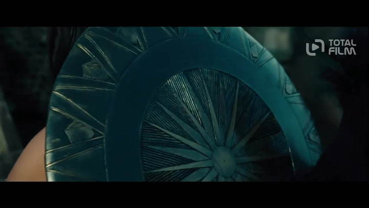 První komiksová hrdinka míří na filmová plátna! Podívejte se na ukázky z Wonder Woman!