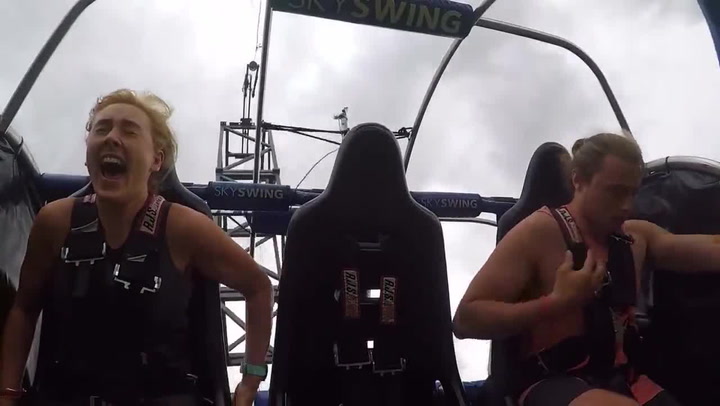 Pojď bude adrenalin, řekla mu přítelkyně na pouti. Klučina už podobnou chybu v životě neudělá