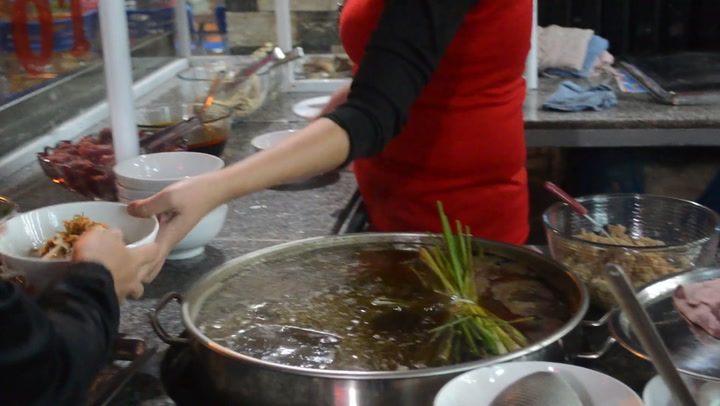 Vietnamská polévka Phở: Nesprávná konzumace prý může vyvolat zlé duchy či přivolat smrt!