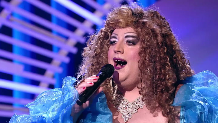 Travesti umělkyně Tiffany Biggest v SuperStar 2020