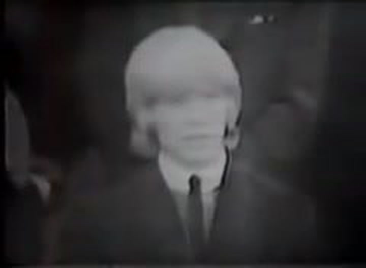 Podívejte se na úplně první televizní výstup Davida Bowieho. Obhajuje v něm dlouhovlasé muže
