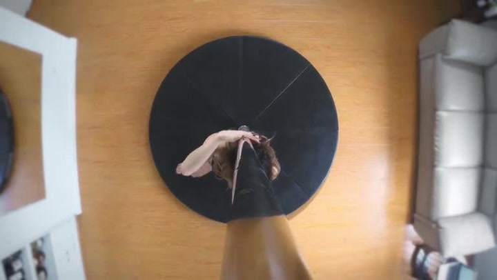 Tak tohle je opravdu sexy video! Takové normální ráno tanečnice jménem Cluu