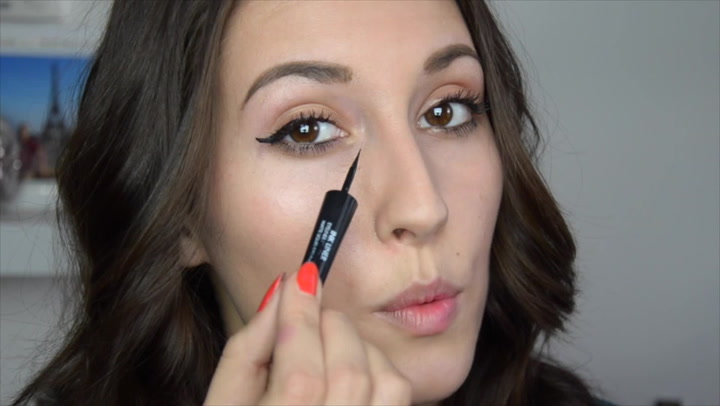 Jak namalovat dokonalou oční linku? Tady je jednoduchý návod, sledujte!