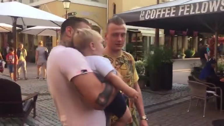 Městem se procházel obří muž bez hlavy, šokovaní kolemjdoucí se nestačili divit