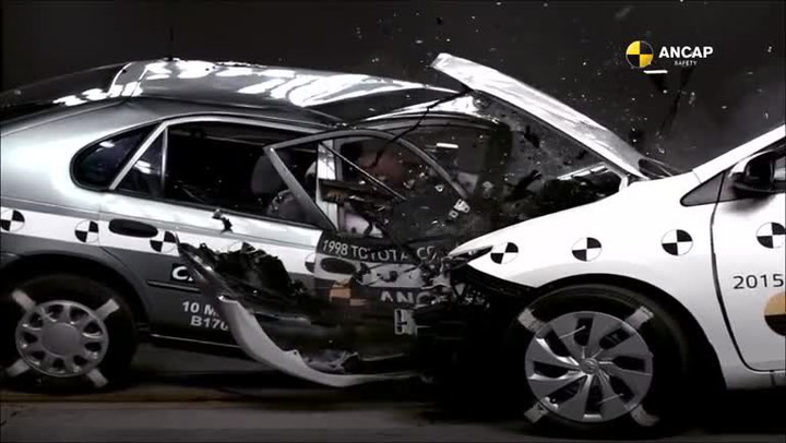 Drsné video ukazuje, jak moc jsme se posunuli dopředu v bezpečnosti aut