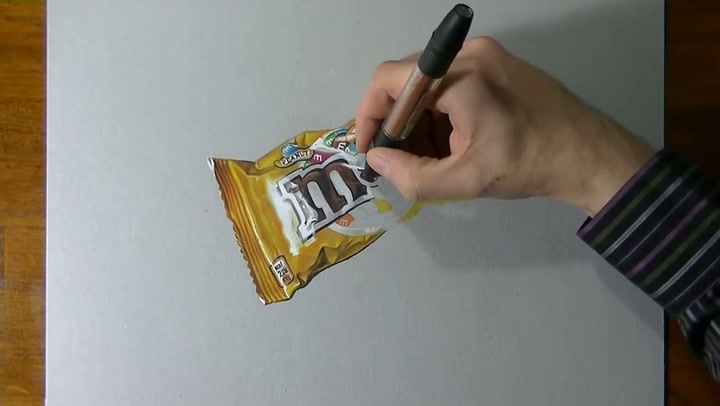 Tenhle umělec dělá super realistické kresby. Ne, tohle opravdu není pytlík od bonbonů!