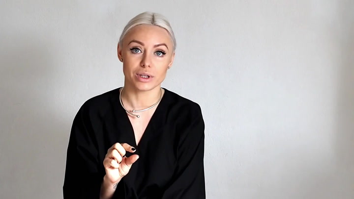 Boyfriendy, slimky, elegantní kalhoty: Ohrnout či neohrnout? Stylistka celebrit prozradí pravidla ohrnování kalhot