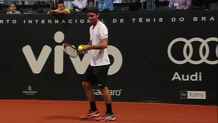 Vaše srdce roztaje. Opuštění pejsci sbírali míčky na tenisovém turnaji!