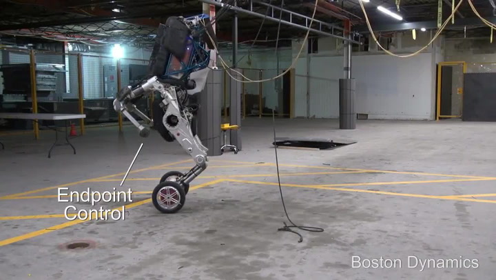 Nejděsivějšího robota všech dob naučili skákat. Kdyby vám šel po krku, neměli byste šanci