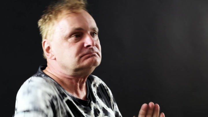 Vlastík Plamínek řekl, jak to dopadne se Zemanem, Babišem i Řepkou! Nový díl Black Light Show je tu