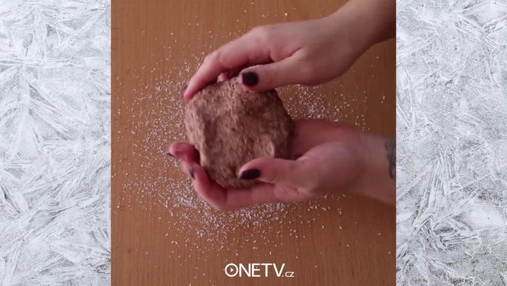 Vyzkoušejte báječný recept na nepečené cukroví: Kokosové copy jsou lahoda!