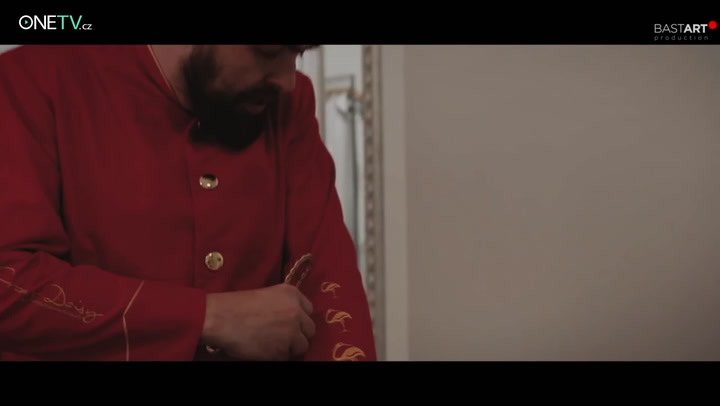 KDYŽ BARMANI TANČÍ! Podívejte se, co se musí naučit obsluha v projektu Crazy Daisy!