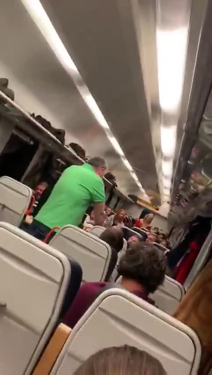 Vlakvedoucí zmlátil cestujícího obuškem: Šlo o sebeobranu, tvrdí