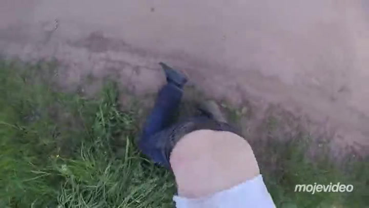 Tenhle řidič naštval špatného motorkáře! Když ho zablokoval, přišla drsná pomsta