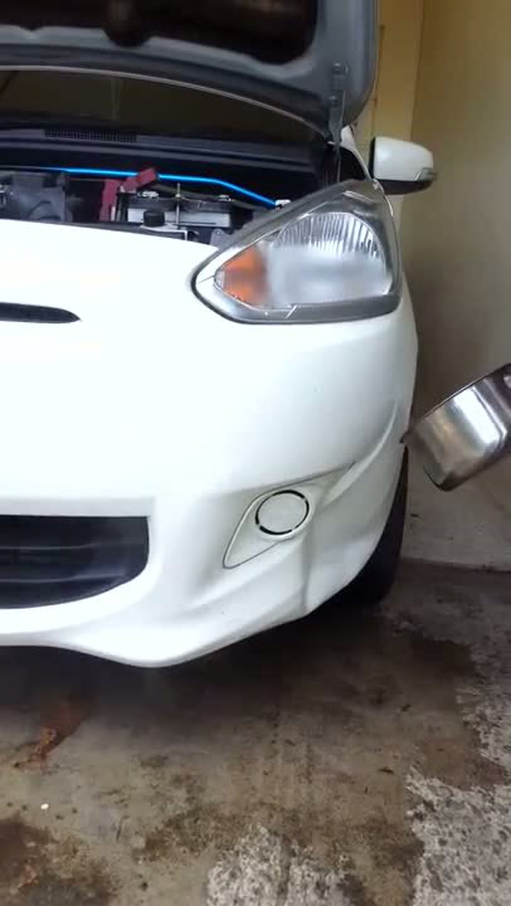 Geniální nápad na opravu promáčklého nárazníku! Stačí vám hrnec horké vody!