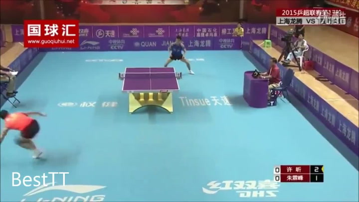 Nejlepší výměna v dějinách ping pongu. Tohle prostě musíte vidět!