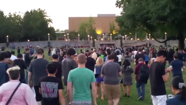 Pokémoní horečka vrcholí! Stovky lidí naháněly v parku vzácnou příšerku!