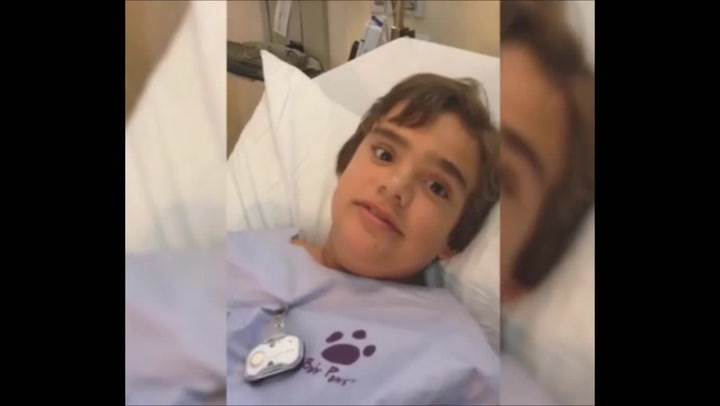 Tenhle klučina omylem spolkl psí hračku, jeho maminka natočila video, které se stalo hitem!