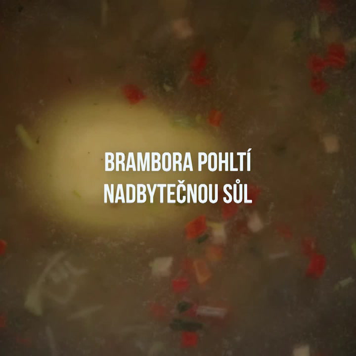 Přesolili jste polévku? Není důvod ji vylévat, stačí tenhle jednoduchý trik!