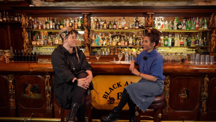 Extra Host Elis Mráz