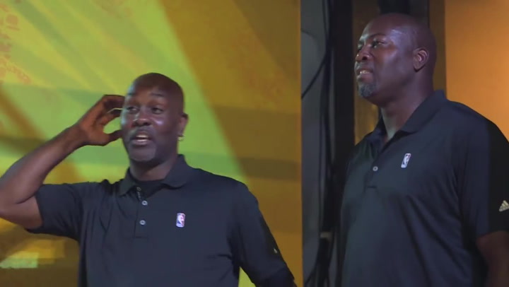 Nenápadný hubený kluk předvedl s míčem věci, které jste ještě nikdy neviděli! Hvězdy NBA jen zíraly…
