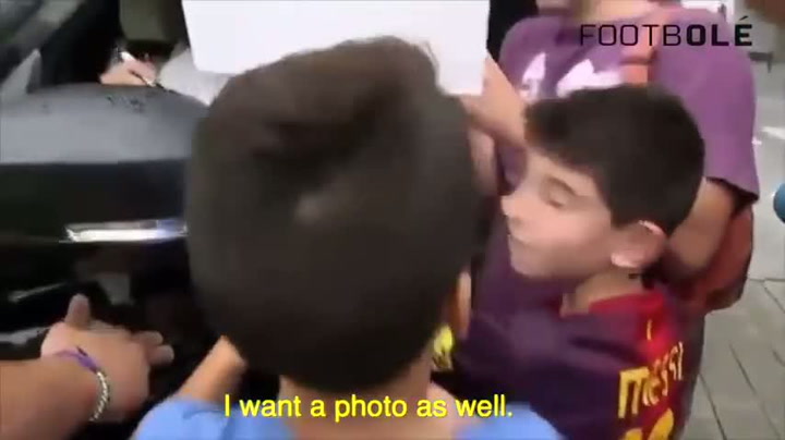 To vás dojme k slzám! Reakce malých kluků, když potkají své fotbalové idoly