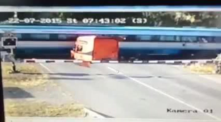 Na internet uniklo video z tragické nehody ve Studénce! Řidič unikl smrti vteřinu před srážkou