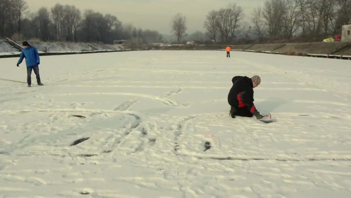 Slováci vytvořili na zamrzlé řece obrovské otočné srdce. Tohle prostě musíte vidět!