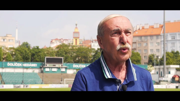 Legendární hokejista Jiří Holeček začínal jako fotbalista! Kdo je pro něj největší machr českého fotbalu?