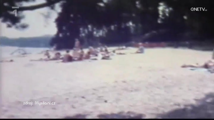 Léto v ČSR: Jak jsme trávili dovolenou za komunismu? Koupáky, čundry a chataření!