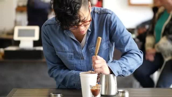 Umění kávy! Tahle holka dokáže do pěny vykouzlit nádherné obrazy!