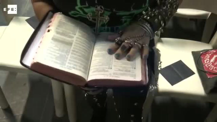 Pastor z brazilského kostela šíří víru prostřednictvím metalu! Jeho mše jsou totální nářez