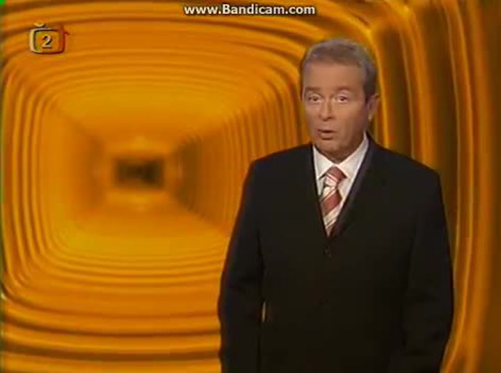 Kultovní video! Podívejte se, jak Alexander Hemala uváděl v ČT vystoupení démonických Slipknot!