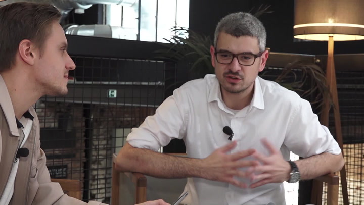 Nejpopulárnější český stand-up komik v The Rozhovors: TV Barrandov je pro mě vrchol vtipu