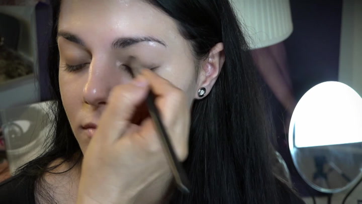 Jak vytvořit parádní „nahý“ make-up? Naučíme vás to za pár minut, podívejte se na video!