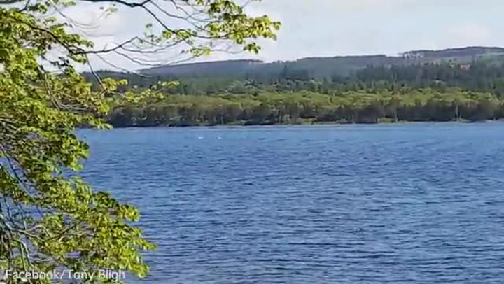 Další důkaz o existenci monstra z jezera Loch Ness? Turista tvrdí, že natočil jeho hřbet!