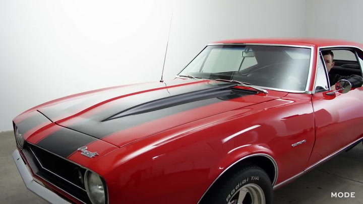 Sto let aut a jejich řidičů ve třech minutách! Tohle video je plné nádherných strojů