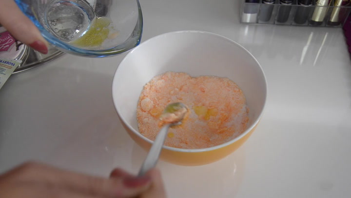 Tip na valentýnskou koupel: Udělejte si voňavé šumivé bombičky do vany, je to tak snadné!