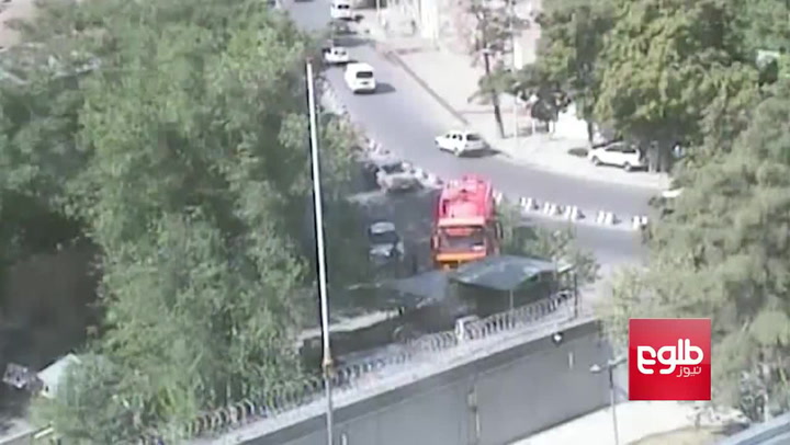První záběry útoku, který poškodil i českou ambasádu v Afghánistánu. Auto bylo napěchováno výbušninami