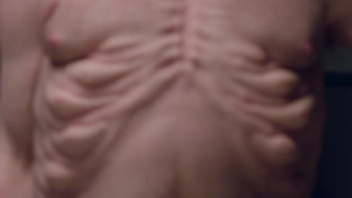 Vědci vytvořili superčlověka, který přežije autonehodu. Seznamte se s děsivým Grahamem