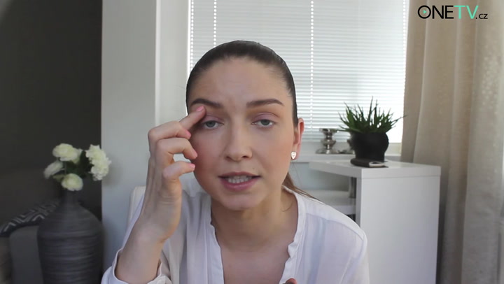 Líčení jen za 2 minuty? Buďte za profíka a nanášejte oční stíny prstem!
