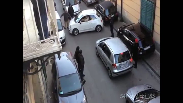 Bláznivá parkovací scéna jako z komediálního filmu: Nepřestanete se smát!