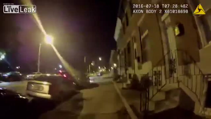 Místo řízení se věnoval chytání pokémonů, přímo před zraky policistů to napálil do jeho auta