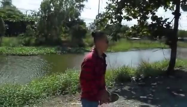Opice mu počůrala motorku, chtěl jí dát co proto! Strhla se rvačka, kterou nikdo nečekal!