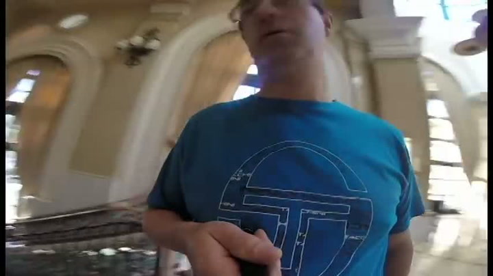 Dal tátovi do Vegas kameru, on točil celou dobu obráceně! Jeho video je hit, co musíte vidět!