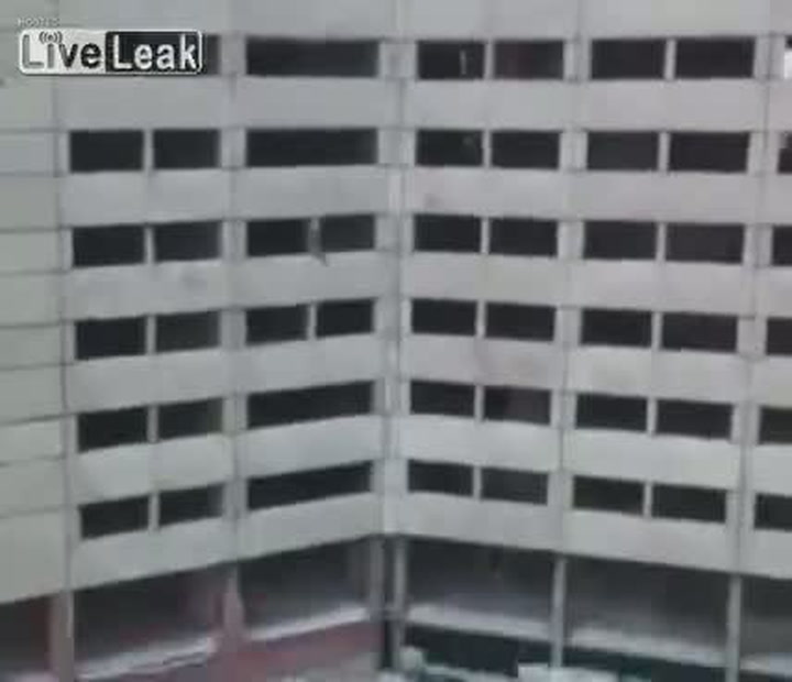 Hrozivé video z bungee: Špatně spočítali délku lana a tahle dívka to šeredně odnesla