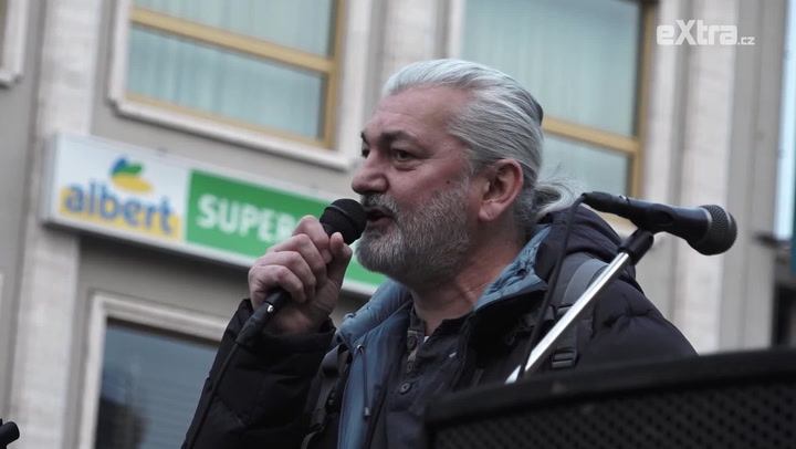 Rušno na Václaváku: Lidé demonstrovali proti vládě a vydaným nařízením