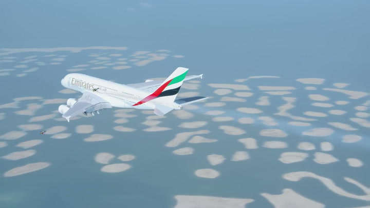 Tohle není normální reklama na aerolinky. Dva šílenci byli pár vteřin od smrti!