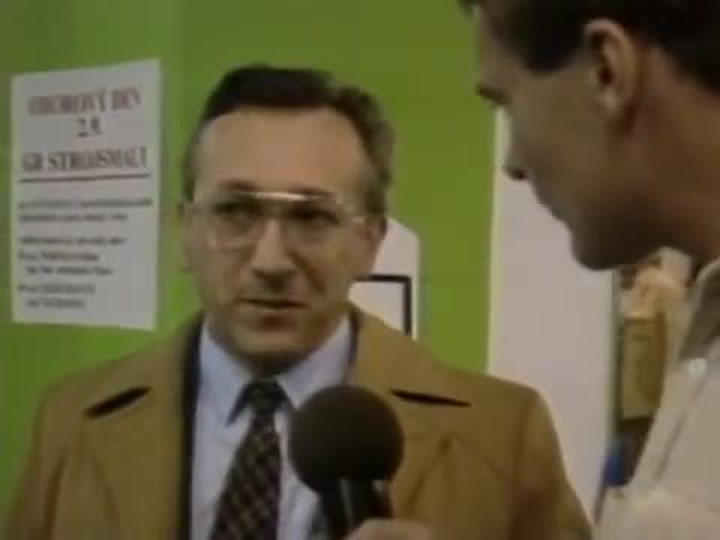 Legendární reportáž socialistické televize. Reportér načapal lidi nakupovat místo práce