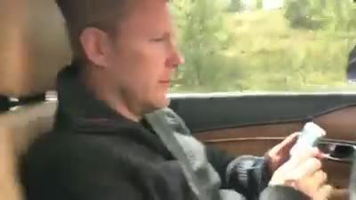 Jak funguje autopilot ve Volvu? Tenhle tatínek svým videem baví internet!